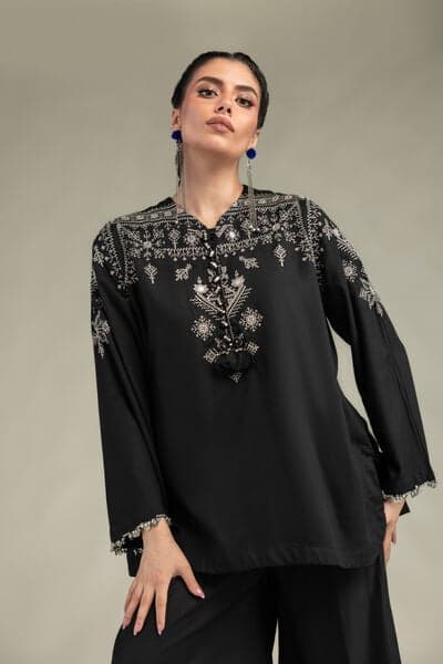Ebony Ivory Shawl — atelier photograph