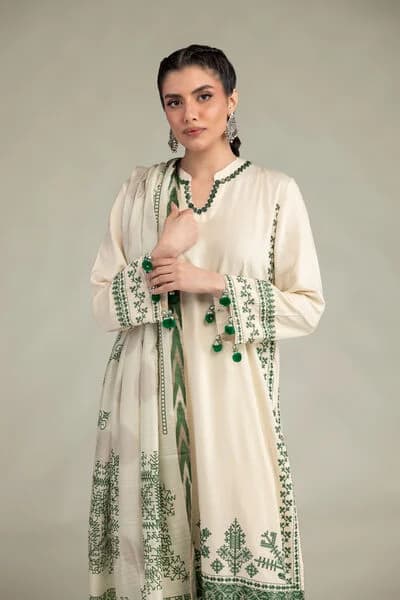Ivory Emerald Tassel — atelier photograph